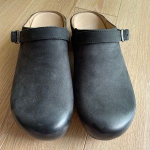 Dansko Berry Clog - Black Nubuck
